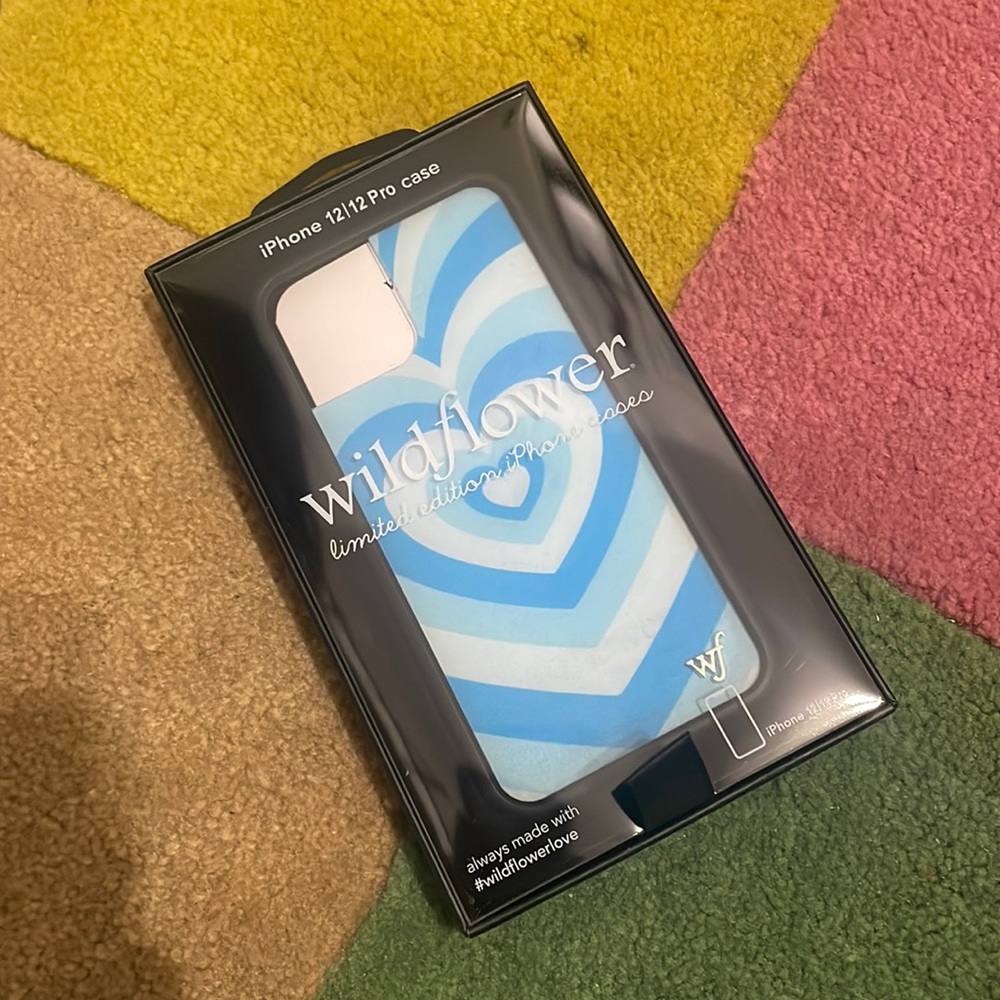 blue heart wildflower iphone 12 case